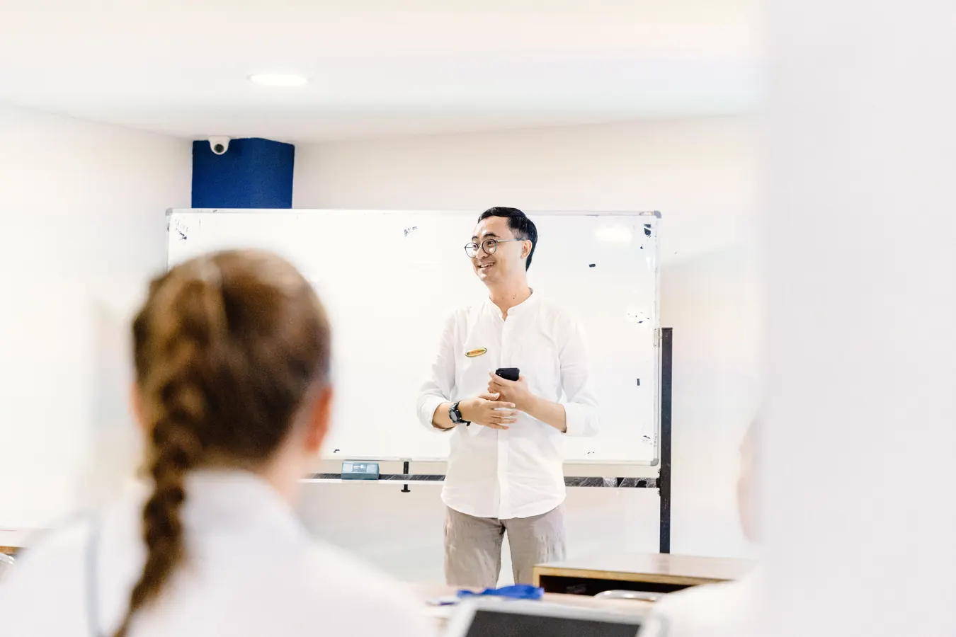The orientation briefing in the classroom