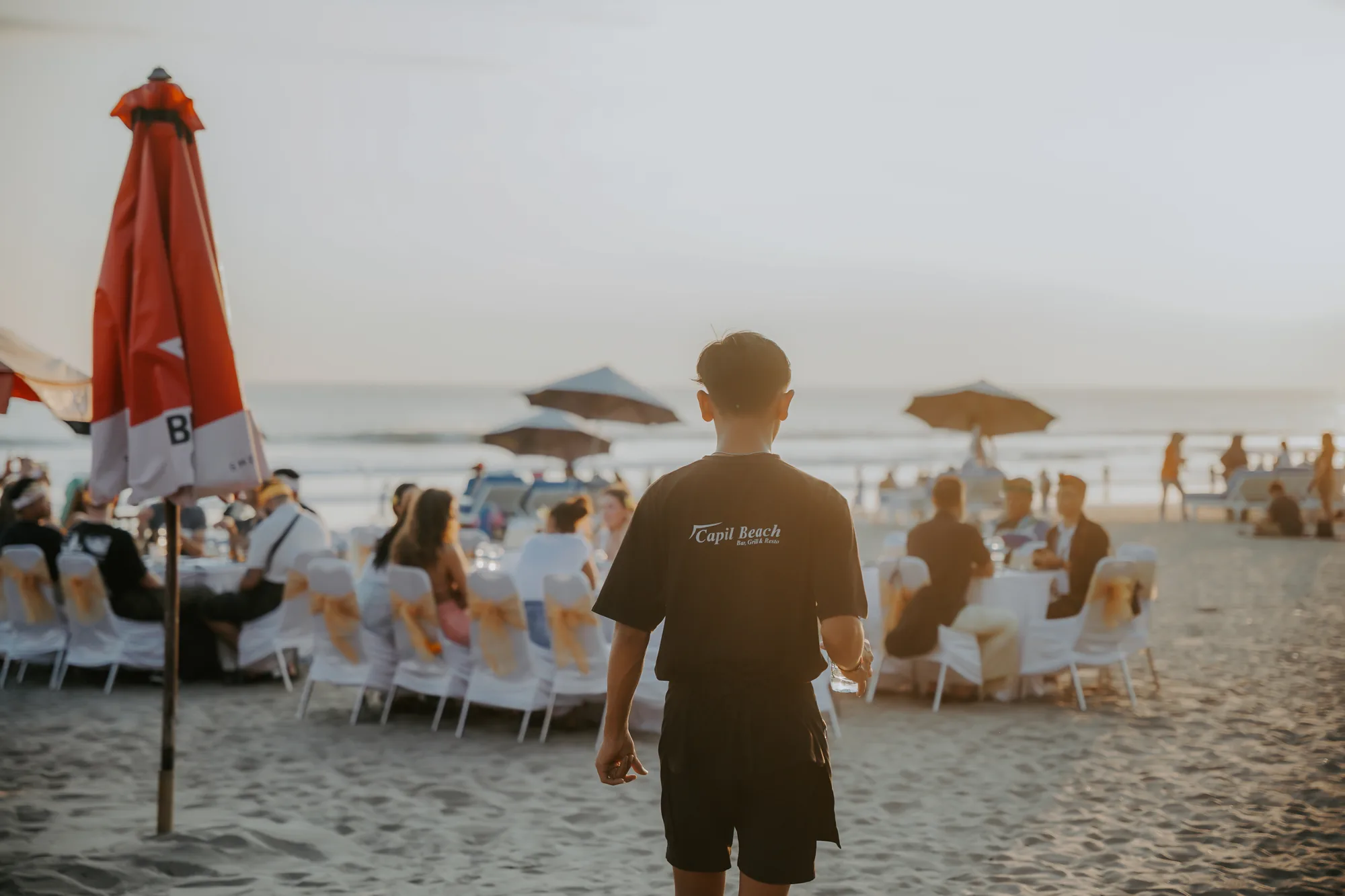 Students at the welcoming dinner on the beach