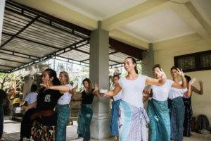 StudyInBali_Ceremonial_Balinese_Dance_web_02